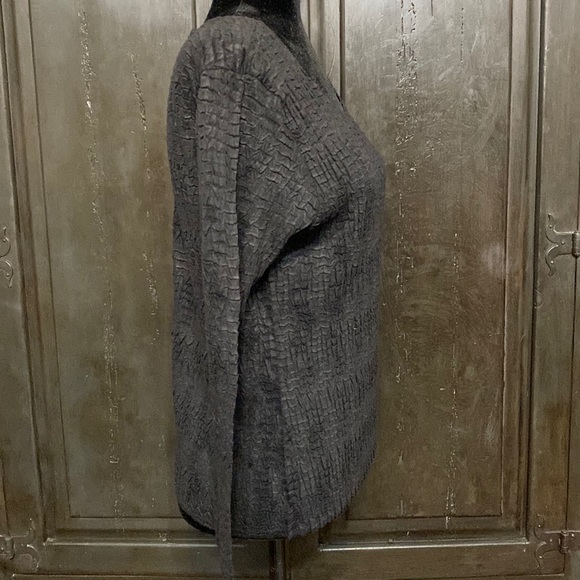 Rafael blk textured blouse. Large - Picture 2 of 9